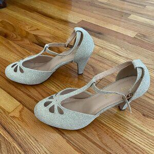 Chase + Chloe Kimmy nude glitter t-strap heels size 7-7.5 wedding bridesmaid